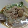 เส้นหมี่ลูกชิ้นเนื้อสด ที่ ร้านอาหาร ก๋วยเตี๋ยวนายสม