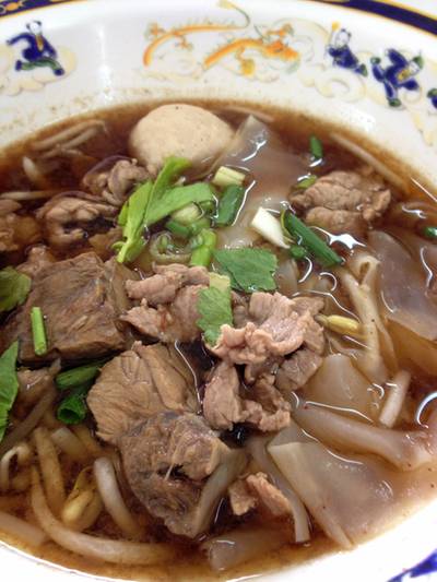เส้นใหญ่น้ำเนื้อตุ๋น ชิ้น-สด-เปื่อย ที่ ร้านอาหาร กอเต็กเชียง 3