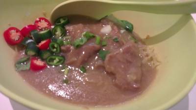 บะหมี่หน้าเนื้อหลังวัง ที่ ร้านอาหาร เจียงลูกชิ้นปลา Fortune Tower
