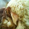 ข้าวมันขาหมู เนื้อแข็ง จืด แต่น้ำขาหมูอร่อยมาก ที่ ร้านอาหาร ข้าวมันไก่ไหหลำ