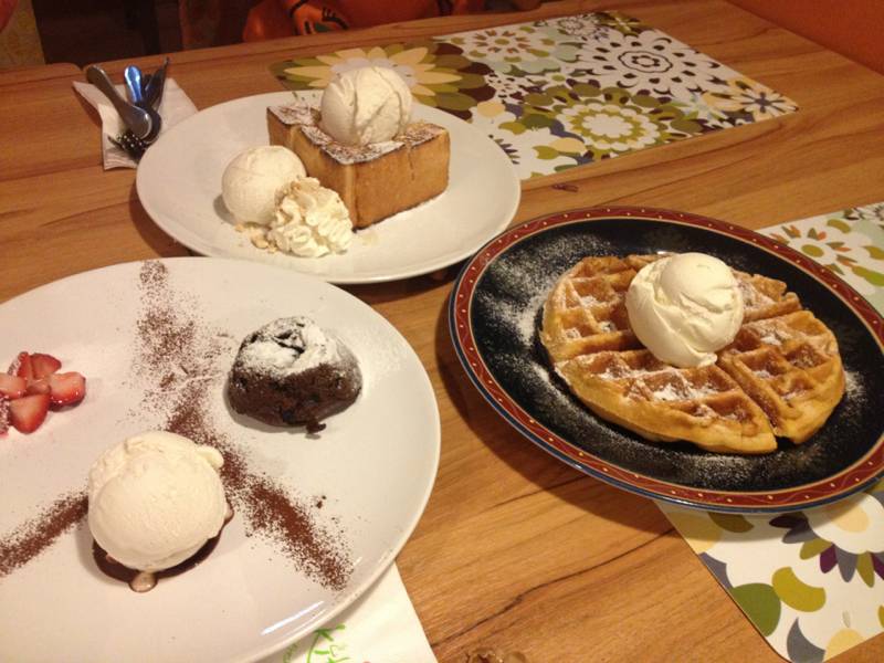 ช็อกโกแลตวาลาให้สตอเบอรี่น้อยไปนิด .. ที่ ร้านอาหาร iKitchen
