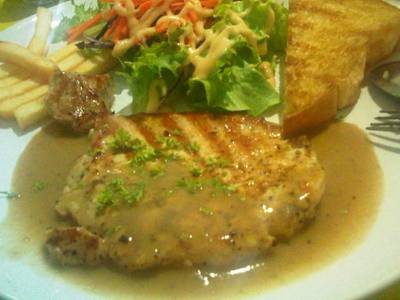 สเต๊กหมูนุ่มๆ ที่ ร้านอาหาร Smoke House