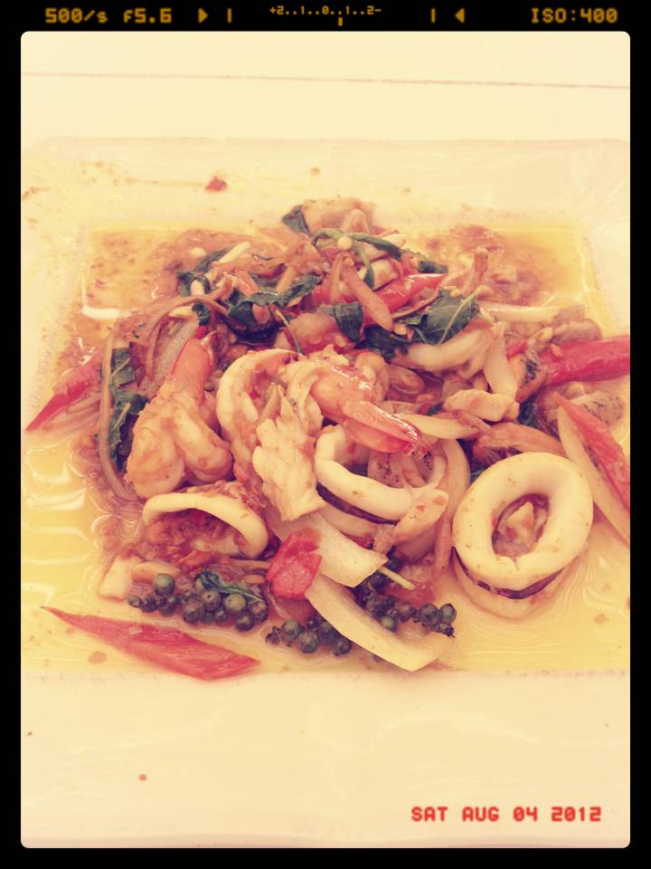 ทะเลผัดฉ่า... อร่อยน่ะจ๊ะ  !!!! ที่ ร้านอาหาร The Glass House