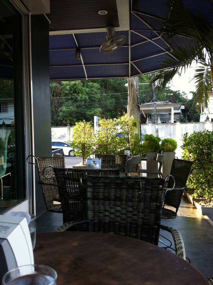 บรรยากาศ ชิลล์ๆ ที่ ร้านอาหาร บ้านสวนกาแฟ