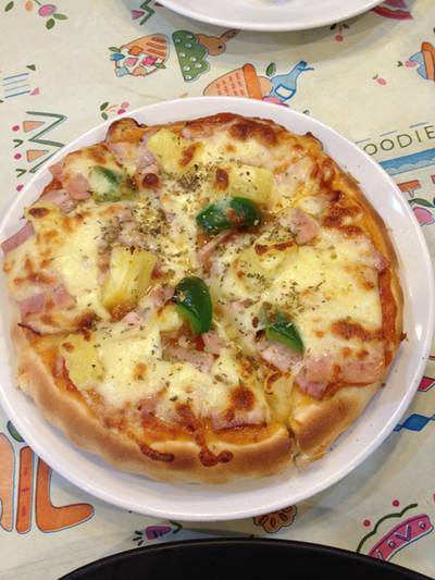 พิซซ่า ที่ ร้านอาหาร Pinoza พิซซ่า ที่ ร้านอาหาร Pinoza
