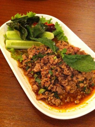 ลาบเป็ด ที่ ร้านอาหาร ยอดลาบเป็ดอุดร พระราม 9
