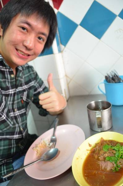 อร่อยสุดยอดดดด ^^ ที่ ร้านอาหาร ขาหมู เจริญแสงสีลม