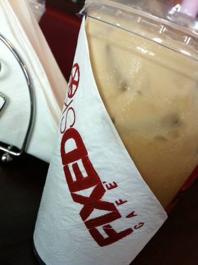 มาพักผ่อนหลังสอบเสร็จไปอีกวิชา ที่ ร้านอาหาร Fixed SK8 Cafe'