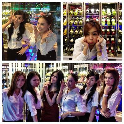 สาวๆ ที่คอยบริการ ที่ ร้านอาหาร Wine Happening RCA