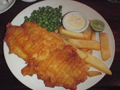 Fish n' chips ที่ ร้านอาหาร The Robin Hood