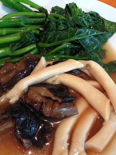 ร้านอาหาร ร่มไม้ชายคา