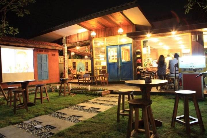 In the night ที่ ร้านอาหาร The Coffee Bar Nimmarn