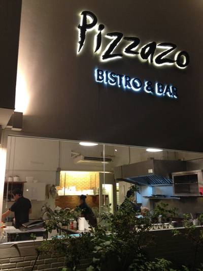 ร้านอาหาร Pizzazo Bistro