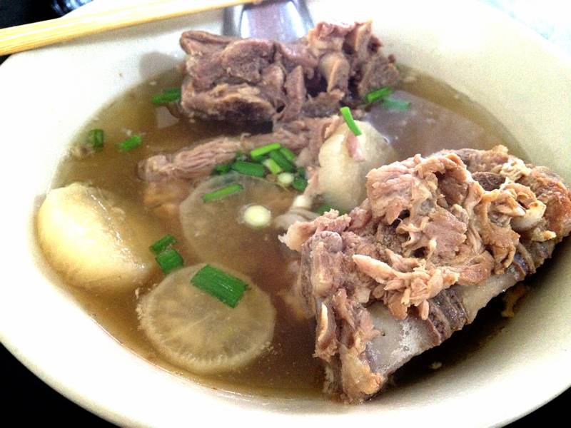 ไม่ต้องปรุงอะไรก็อร่อย ที่ ร้านอาหาร บะหมี่ซุปกระดูก นิมมาน