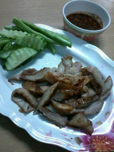คอหมูย่าง(อร่อยมากๆครับ..ติดมันนิดๆนุ่มๆ) ที่ ร้านอาหาร เป็นกันเอง อาหารตามสั่ง
