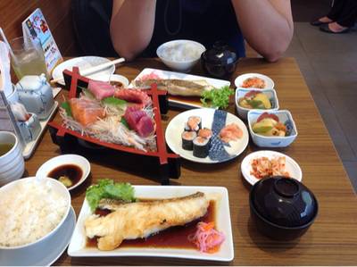 เต็มโต๊ะเลย โฮ่ๆๆ ที่ ร้านอาหาร ZEN Mega Bangna