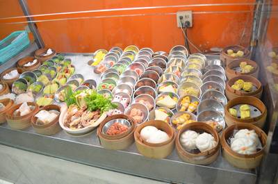 วางเรียงราย ที่ ร้านอาหาร ไคซิน ติ่มซำ