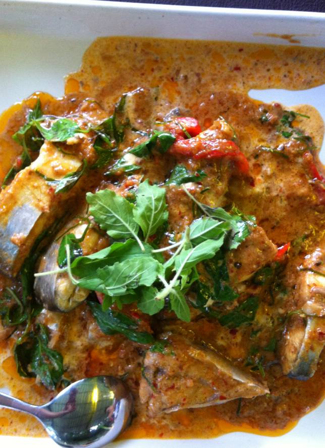 ผัดเผ็ดปลาเบี้ยว ที่ ร้านอาหาร ร่มมะขาม
