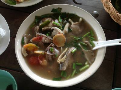 ต้มยำปลาช่อน
ก่อนถูกซดหมดชาม ที่ ร้านอาหาร ร้านพริกสวน