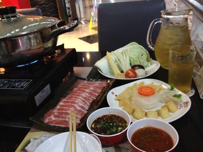 ชุดไต้หวัน อิ่มแปร้ ได้หมดนี่เลยค่ะ ที่ ร้านอาหาร นีโอสุกี้ กาดรวมโชค เชียงใหม่