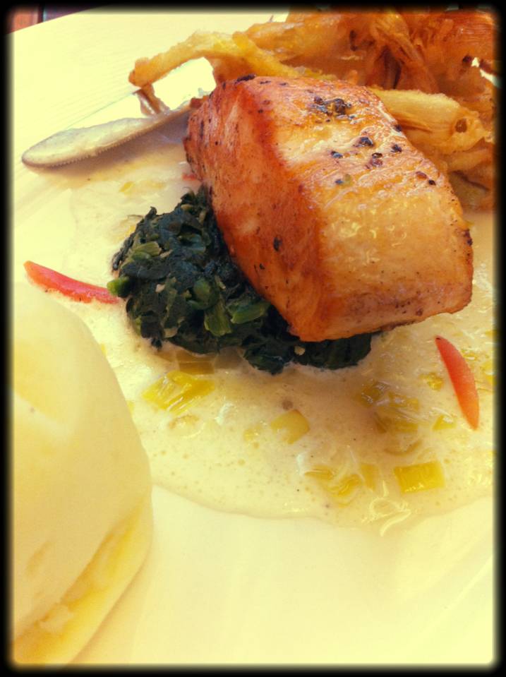salmon in leek sauce.  ที่ ร้านอาหาร Anya's Place Salaya