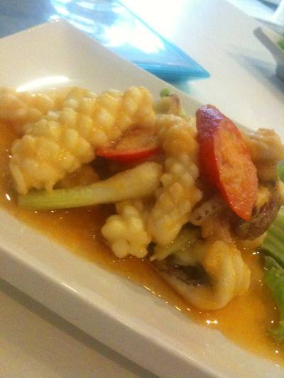 หมึกผัดไข่เค็ม ที่ ร้านอาหาร บ้านทะเลซีฟู้ด
