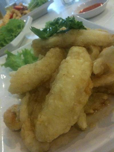ปลาเห็ดโคนทอดน้ำปลา ที่ ร้านอาหาร บ้านทะเลซีฟู้ด