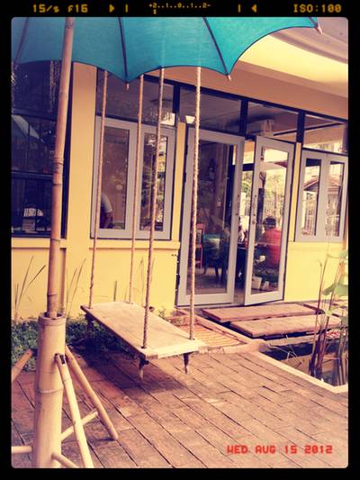 ร้านสวย อาหารอร่อย เครื่องดื่มเข้มข้นถูกใจ :) ที่ ร้านอาหาร Fly Me To The Moon (Chiangmai )