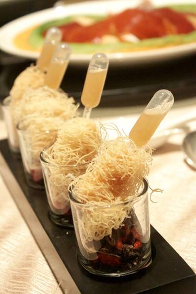 มัจฉาหลงรัง ที่ ร้านอาหาร ซิน เทียน ตี้ Crowne Plaza Bangkok Lumpini Park