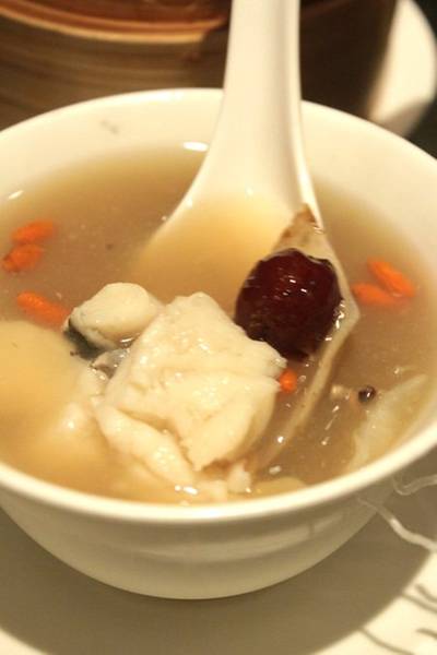 มัจฉาตุ๋นสมุนไพรจีน ที่ ร้านอาหาร ซิน เทียน ตี้ Crowne Plaza Bangkok Lumpini Park
