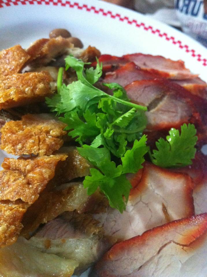หมูแดงหมูกรอบ@ห่านท่าดินแดง ที่ ร้านอาหาร ห่านท่าดินแดง (ฉั่วคิมหลี) ลาดพร้าว