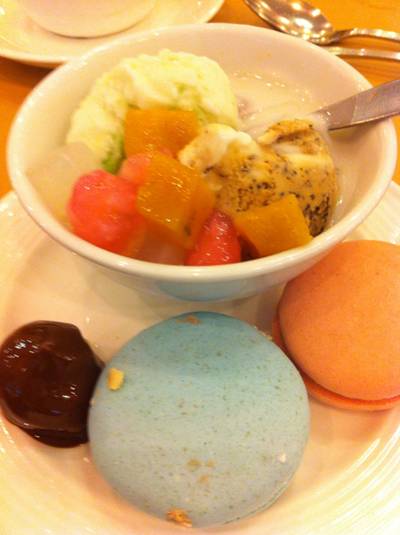 ไอติม มาการอง ฟองดู ที่ ร้านอาหาร Bon Vivant (บอง วีวอง)