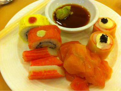 ซูชิ ปูอัด แซลมอน ที่ ร้านอาหาร Bon Vivant (บอง วีวอง)