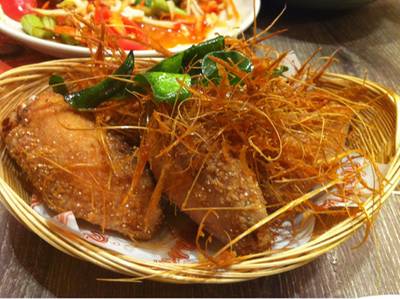 ไก่ทอดสมุนไพร อร่อยมากกกก^^ ที่ ร้านอาหาร แสนแซ่บ Supreme Complex