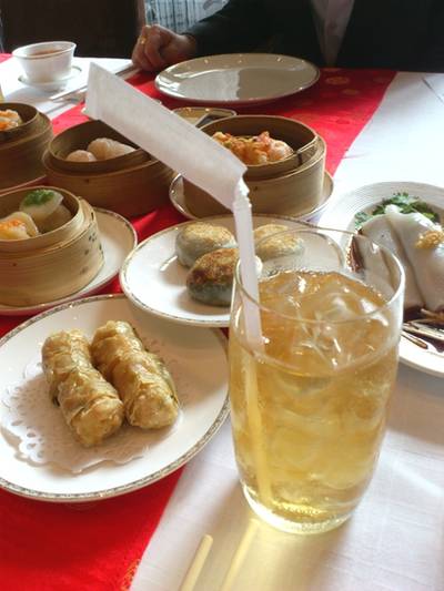 รับน้ำชาเย็น ดับกระหายไหมค่ะ ??? ที่ ร้านอาหาร Déjà Vu
