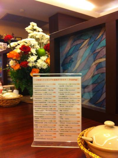 ที่นั่งในร้านแถวกลาง ที่ ร้านอาหาร Aoringo