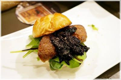 ร้านอาหาร The Garret ​(Secret Bistro Bar)