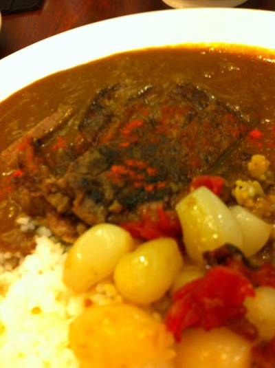 ข้างแกงกะหรี่ steak เนื้อ  ที่ ร้านอาหาร Aoringo