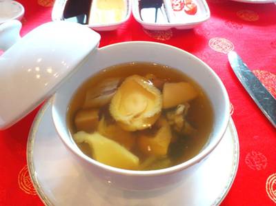 สั่งซุปพระกระโดดกำแพง หรือ Mini 'Monk jump the wall' soup มาทานกันเลยดีกว่ ที่ ร้านอาหาร Déjà Vu