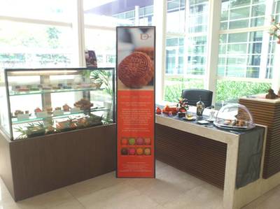 ร้านขนมไหว้พระจันทร์ที่อยู่ตรงล๊อบบี้ของโรงแรมค่ะ ที่ ร้านอาหาร Déjà Vu