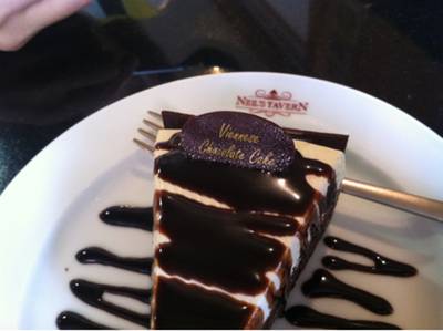 ร้านอาหาร Neil's Tavern Restaurant (Steak House) ร่วมฤดี