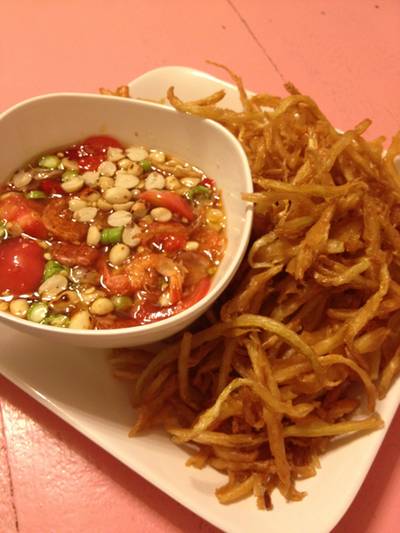 ร้านอาหาร ตำยิ้ม ถนนบางขุนเทียน-ชายทะเล