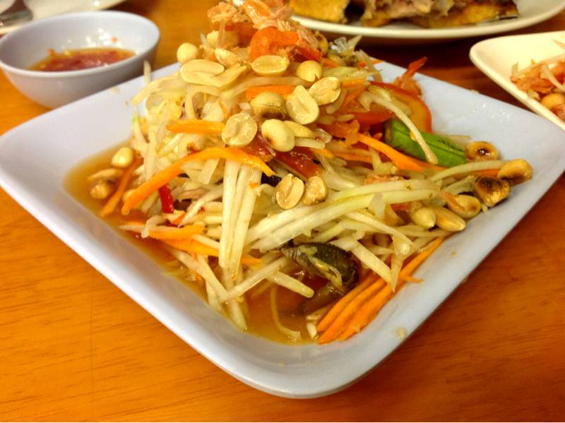 ส้มตำปู ที่ ร้านอาหาร ไก่ย่างโบราณ