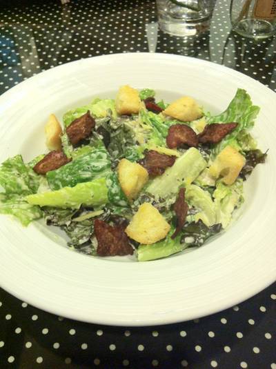 ceasar salad ที่ ร้านอาหาร HAP de NOUS cafe Pattanakarn road