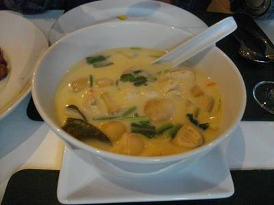 ต้มข่าไก่ ที่ ร้านอาหาร ร้านลูกอิน