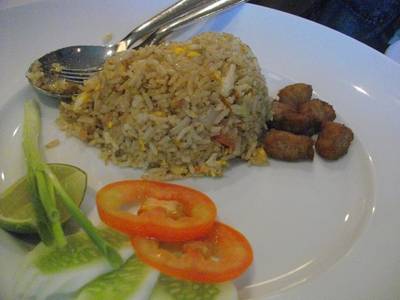 ข้าวผัดลูกอิน ที่ ร้านอาหาร ร้านลูกอิน