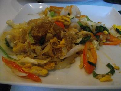 ผัดวุ้นเส้น ที่ ร้านอาหาร ร้านลูกอิน