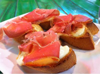 parma ham with pamersan cheese bread @ Crostini italian cuisine - Asiatique!! ที่ ร้านอาหาร Crostini Asiatiaque Asiatiaque
