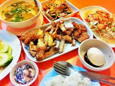 ร้านอาหาร ไก่ทอด CM.ยู