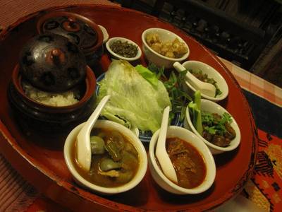 ร้านอาหาร เฮือนเพ็ญ